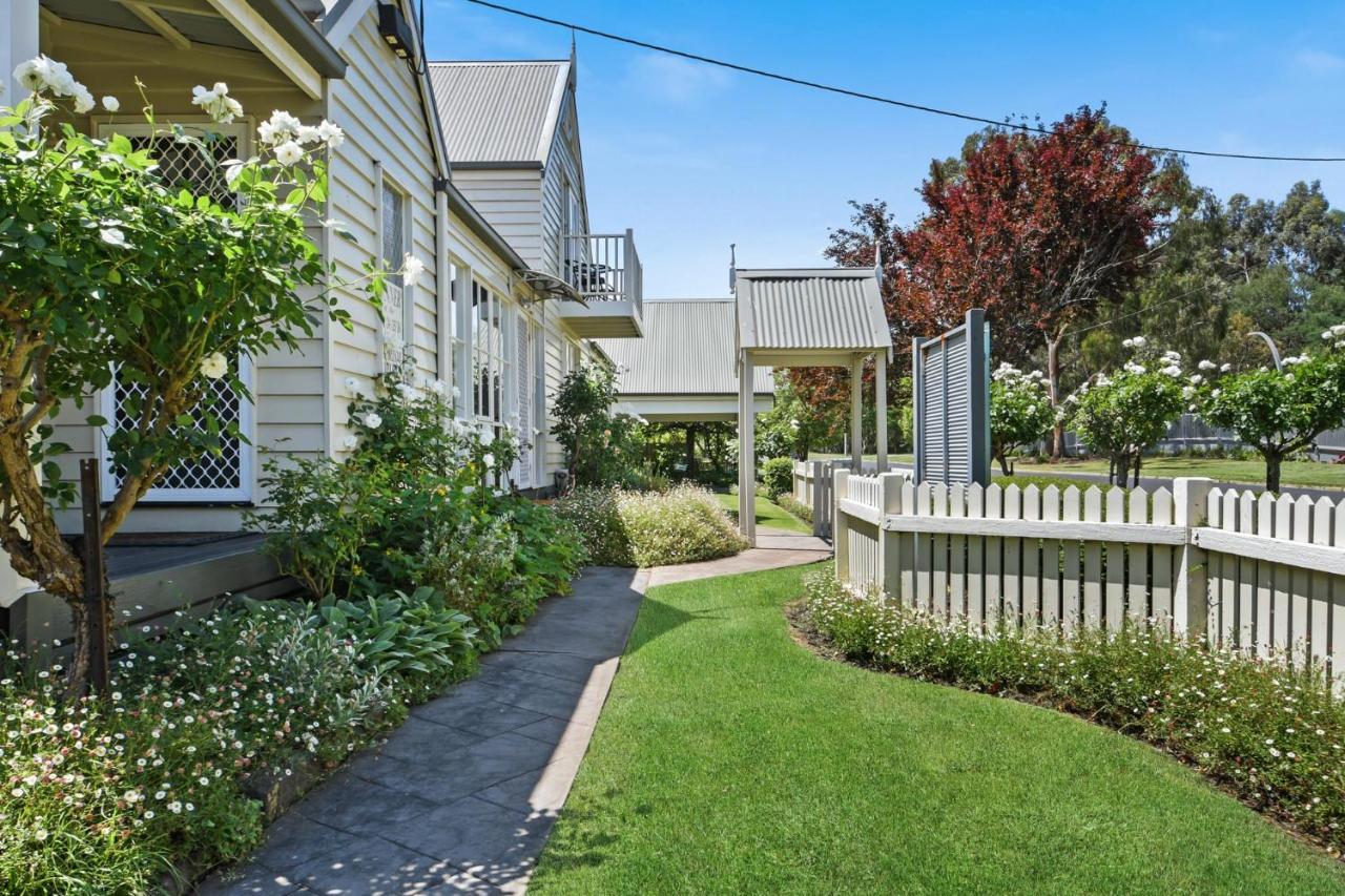 Creek Cottage Bed And Breakfast Traralgon Eksteriør billede